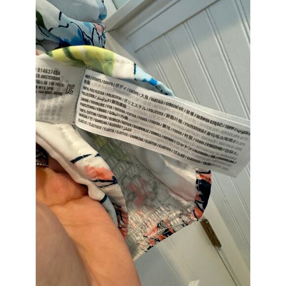 Abercrombie & Fitch size medium white and floral top - Picture 8 of 8